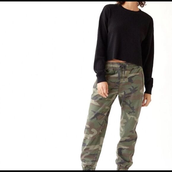 Aritzia TNA Alix green camo Pants joggers Size 00 - Picture 2 of 13